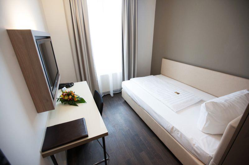 Manhattan Hotel Frankfurt am Main Quarto foto